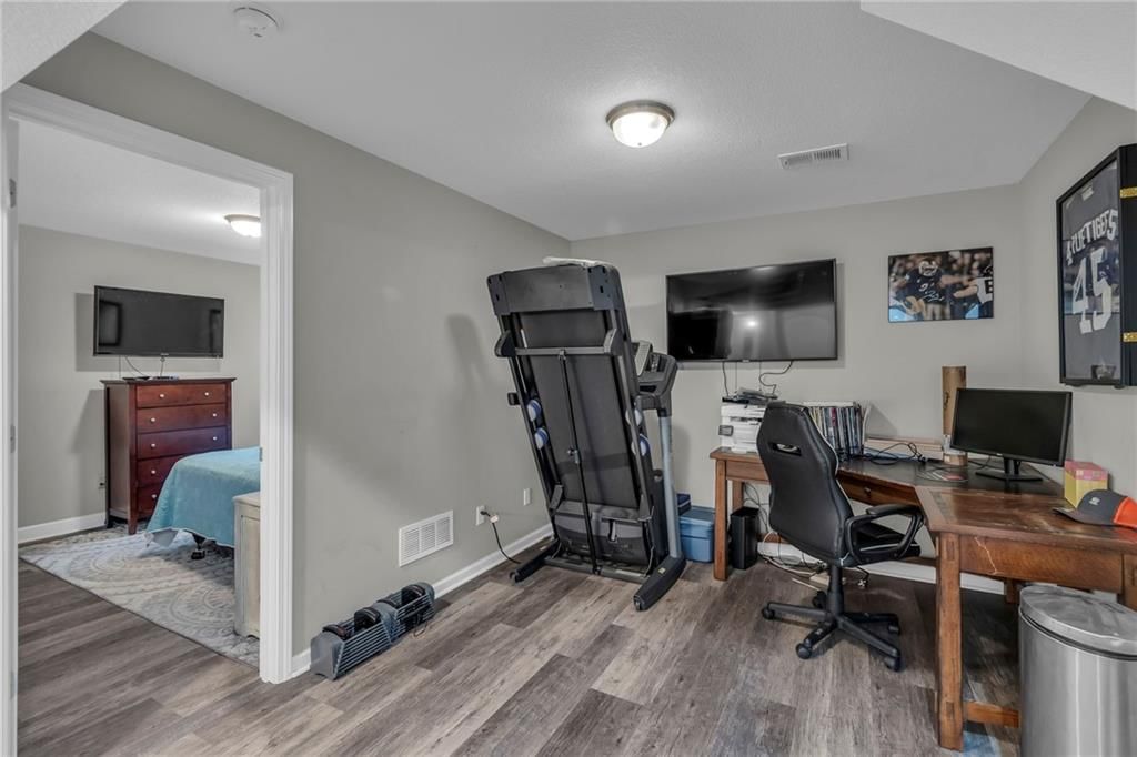 8519 N CONRAN Court — photo 21
