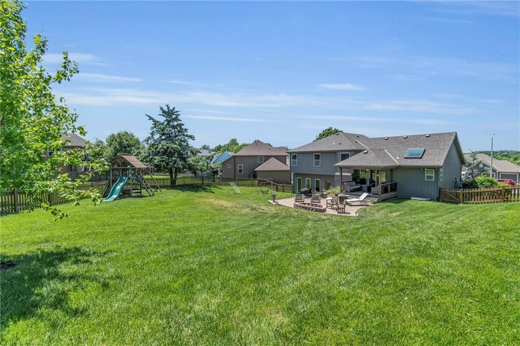 8519 N CONRAN Court — photo 31
