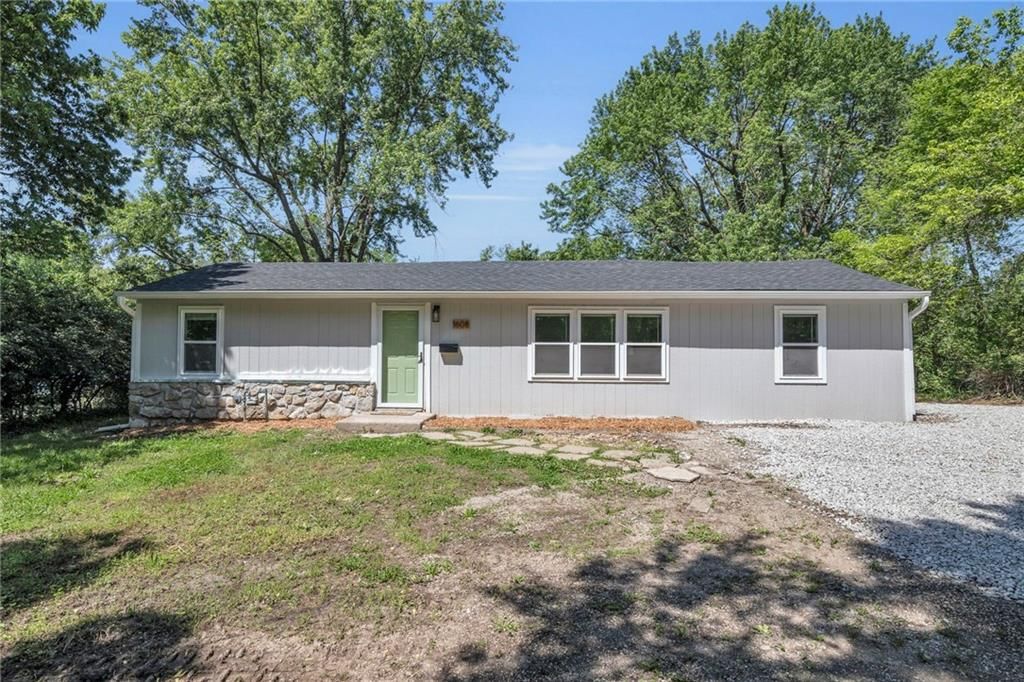 1608 SE Summit Street, Lee's Summit, MO