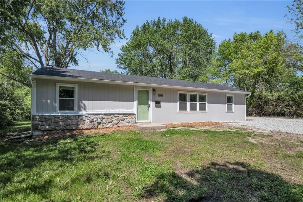 1608 SE Summit Street — photo 2