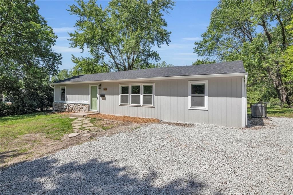1608 SE Summit Street — photo 3
