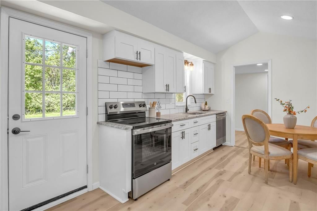 1608 SE Summit Street — photo 8