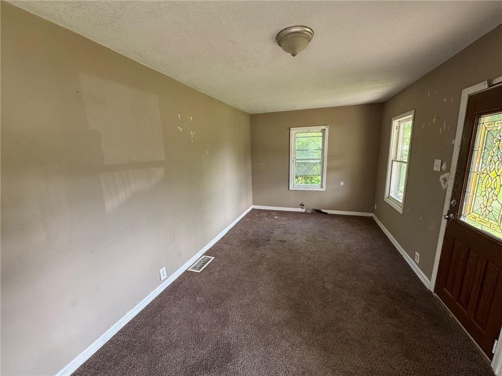 Photo 5 of 13 - 2544 S Overton Avenue