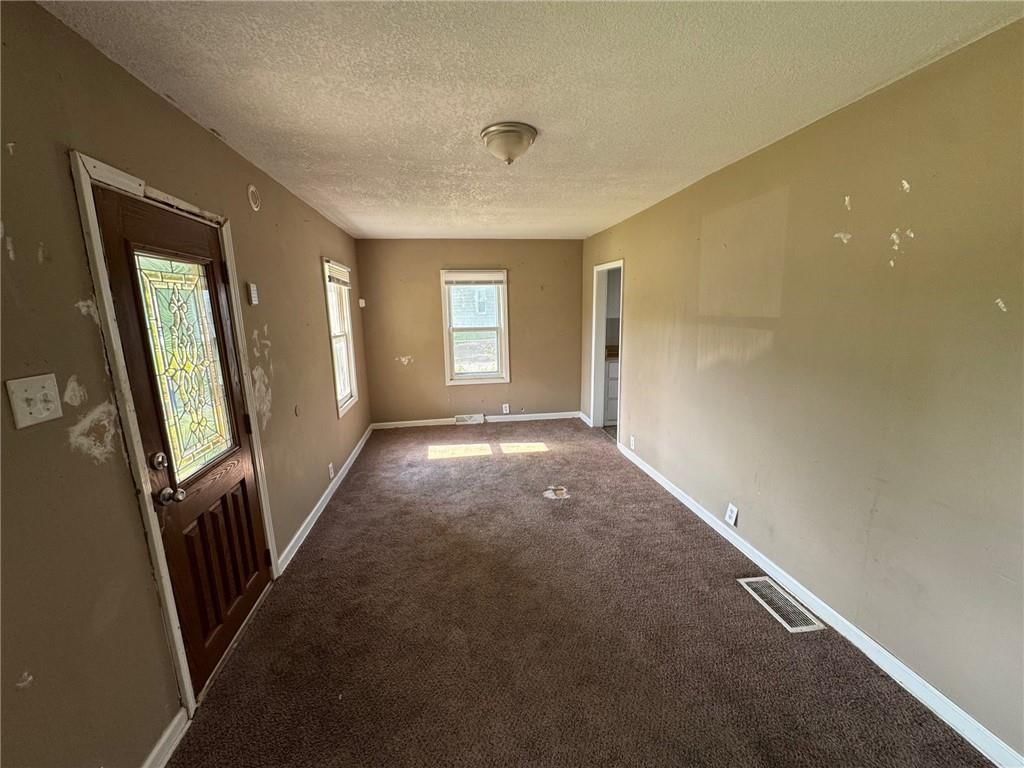 Photo 6 of 13 - 2544 S Overton Avenue