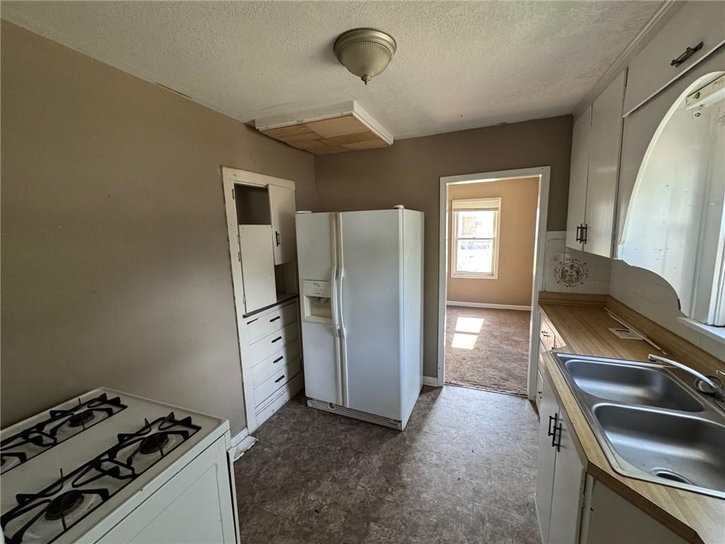 Photo 8 of 13 - 2544 S Overton Avenue
