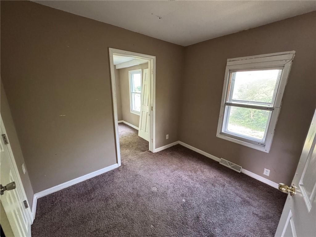 Photo 10 of 13 - 2544 S Overton Avenue