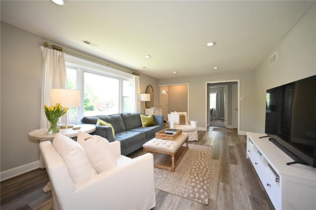 7554 Booth Drive — photo 6