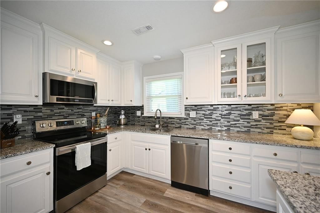 7554 Booth Drive — photo 9