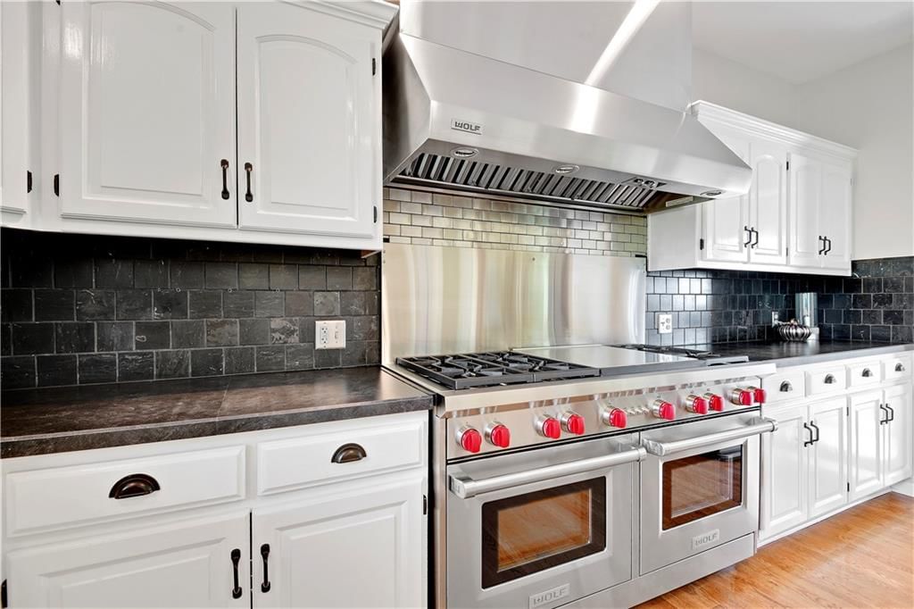 Photo 18 of 55 - 19325 W 87th Street