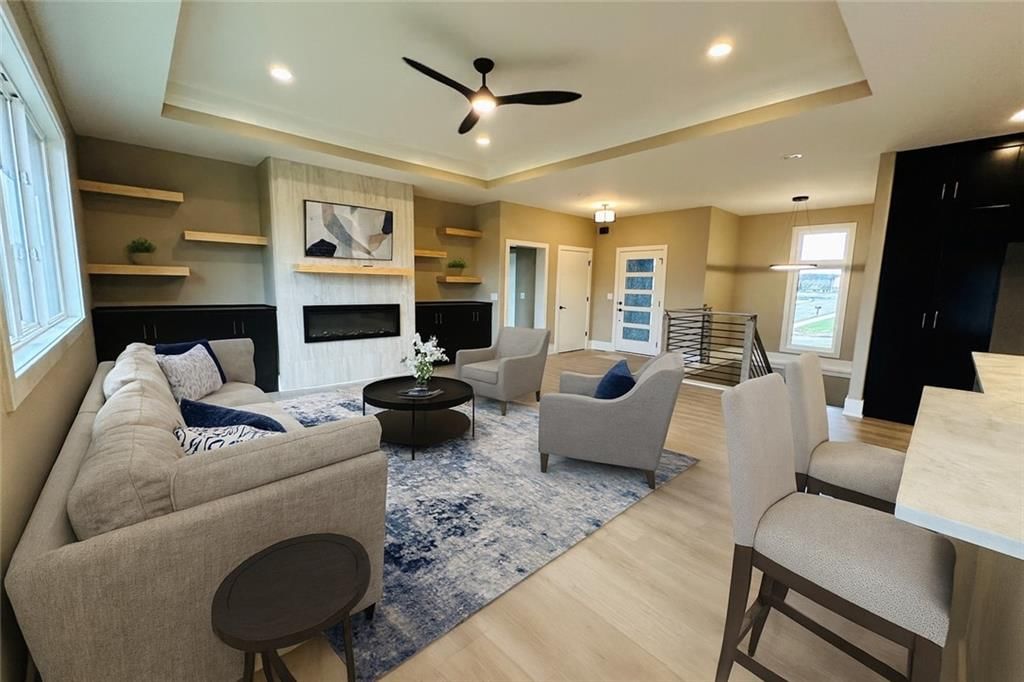 202 E Maple Street — photo 2