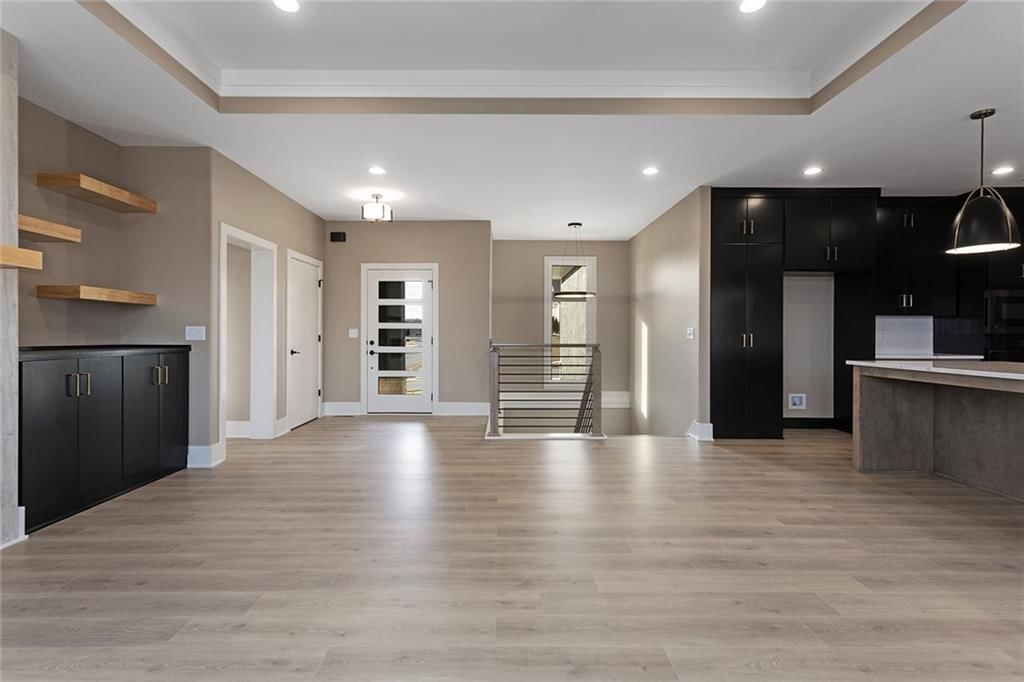 202 E Maple Street — photo 3