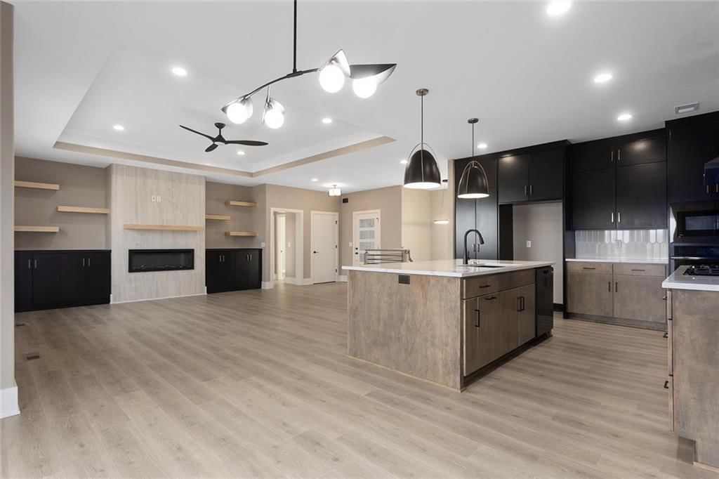 202 E Maple Street — photo 4