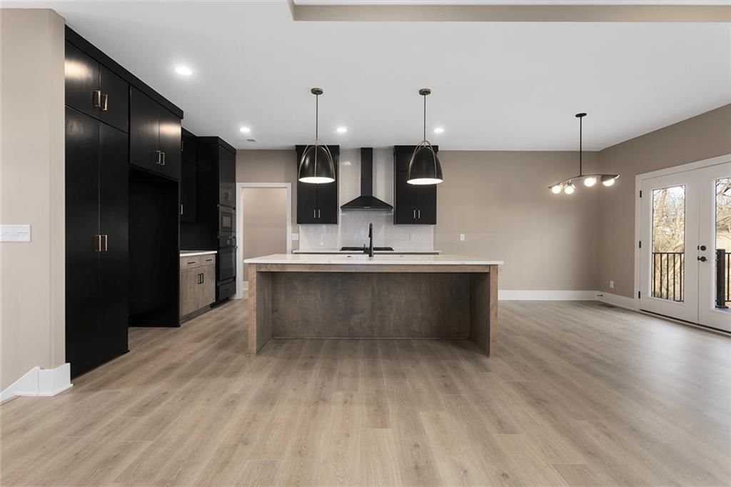 202 E Maple Street — photo 5