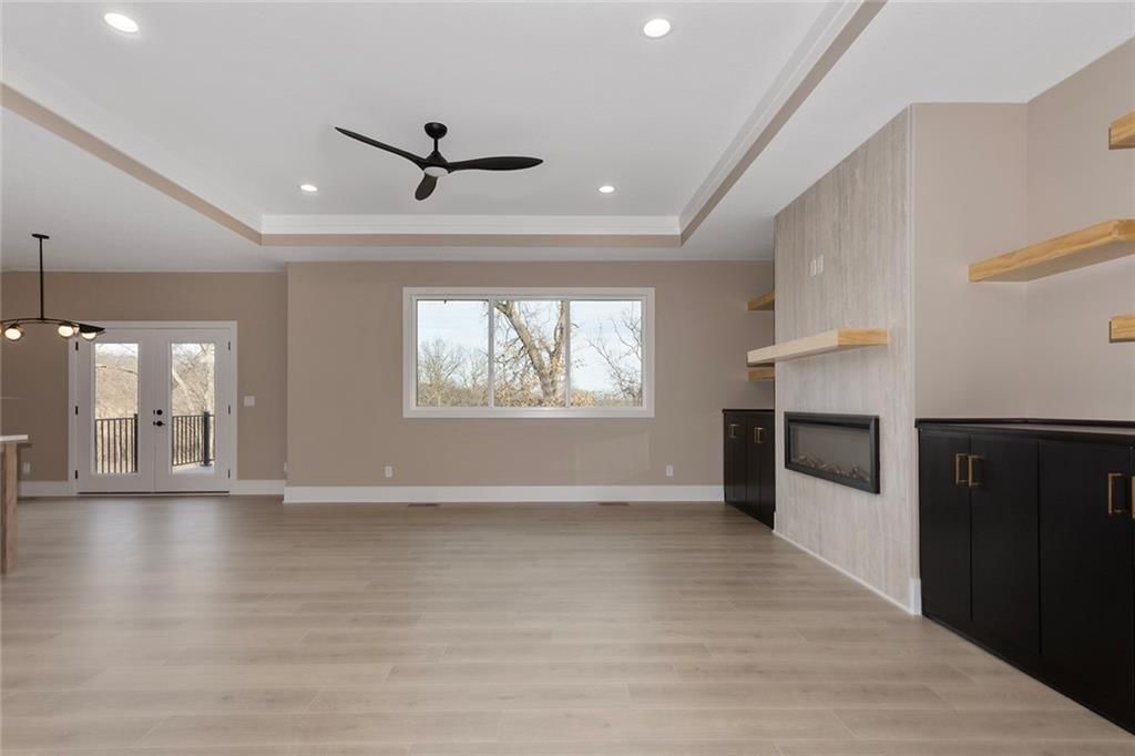 202 E Maple Street — photo 6