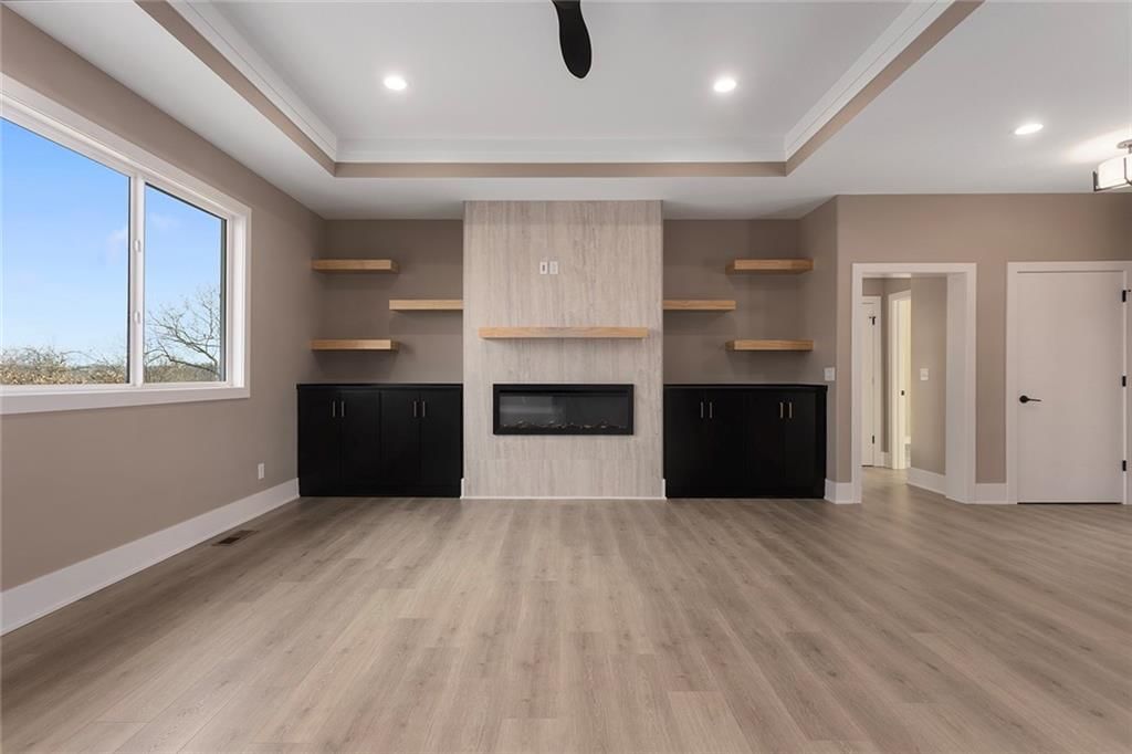 202 E Maple Street — photo 7