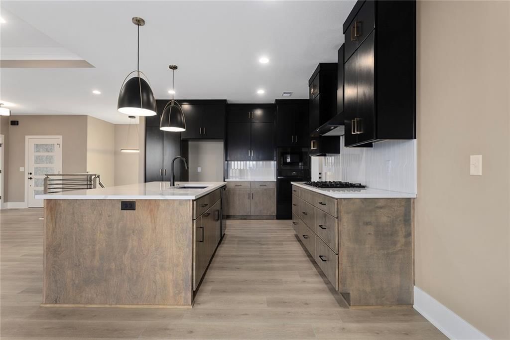 202 E Maple Street — photo 8