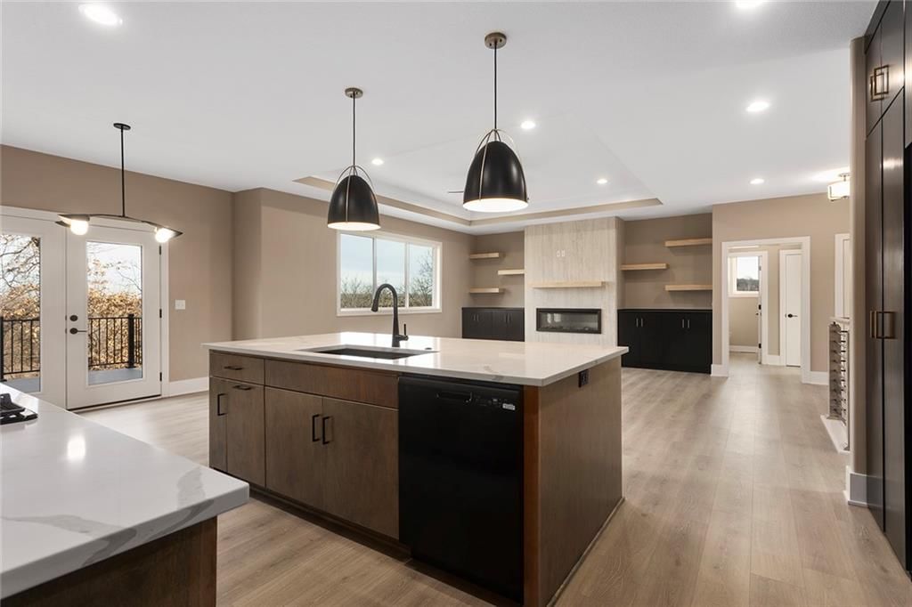 202 E Maple Street — photo 10