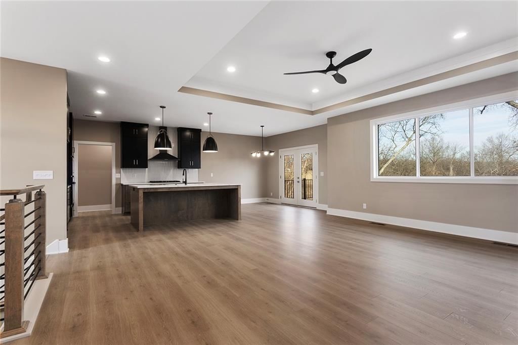 202 E Maple Street — photo 11