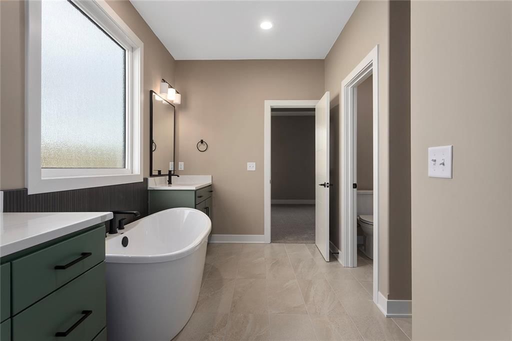202 E Maple Street — photo 19