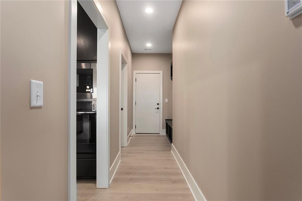 202 E Maple Street — photo 21