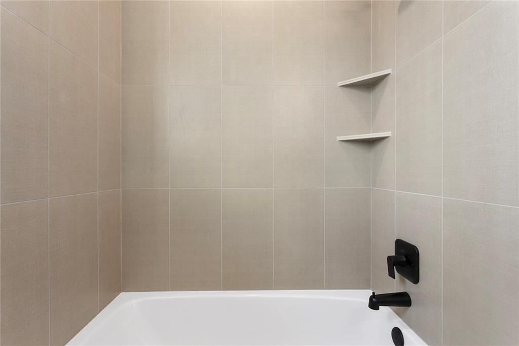 202 E Maple Street — photo 24