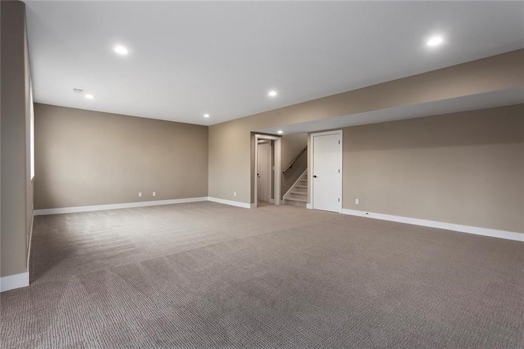 202 E Maple Street — photo 31