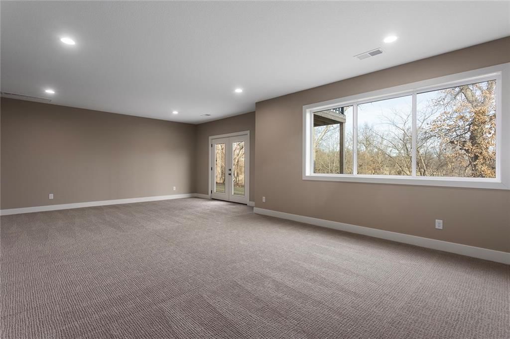 202 E Maple Street — photo 32