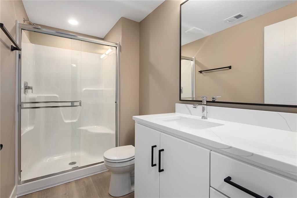 202 E Maple Street — photo 33