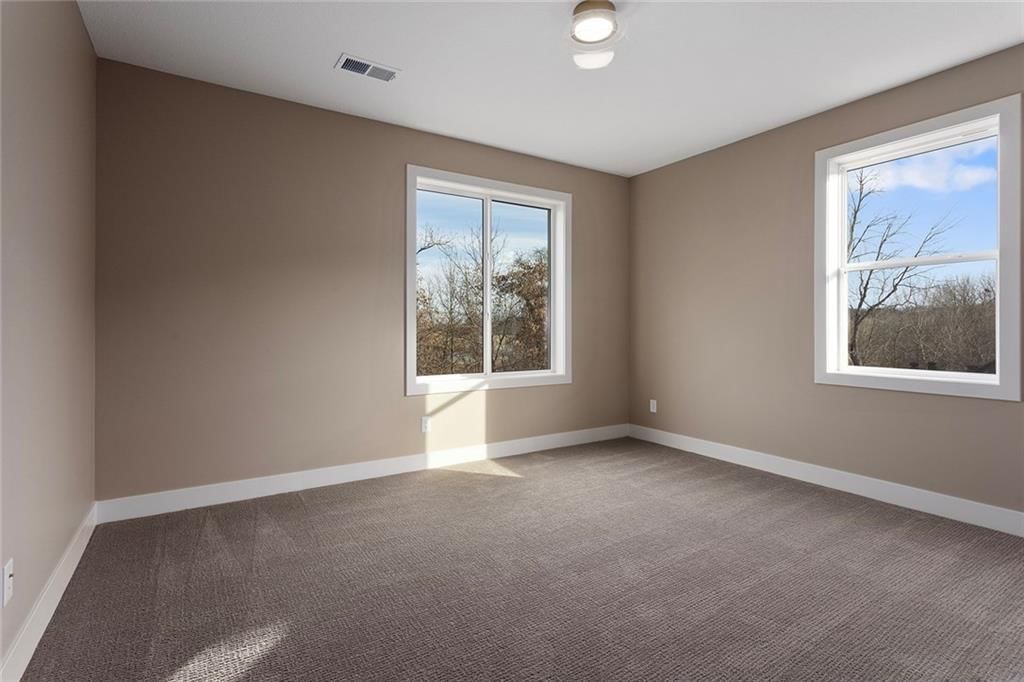 202 E Maple Street — photo 34