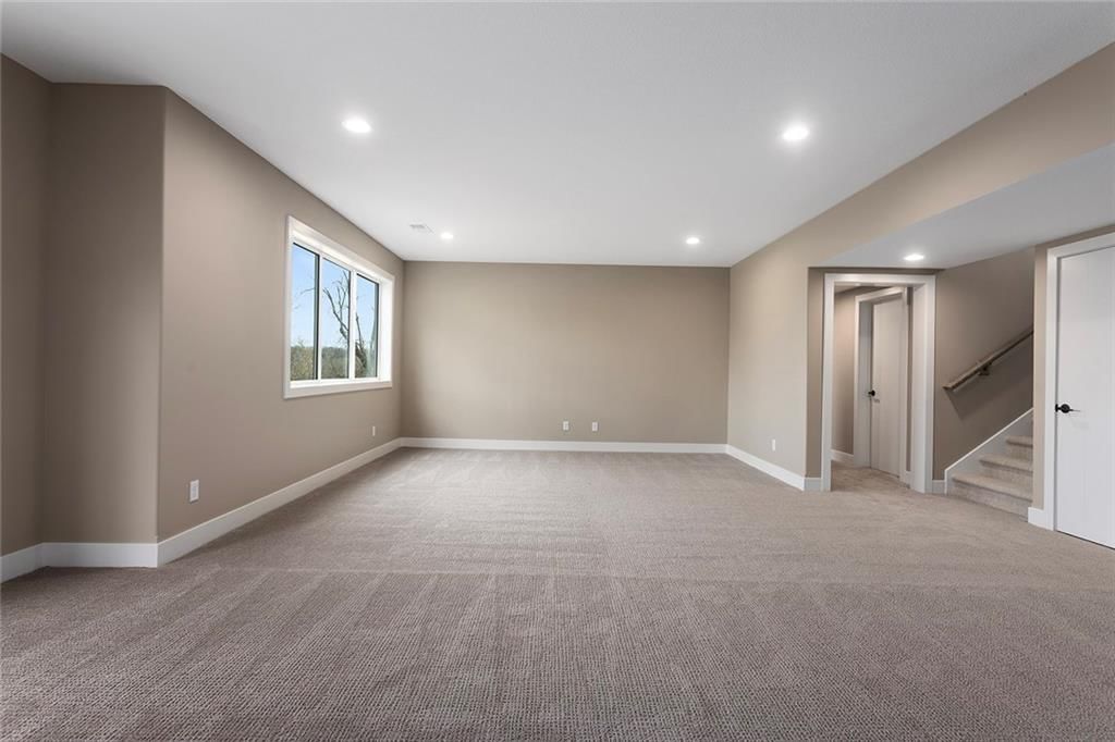202 E Maple Street — photo 36
