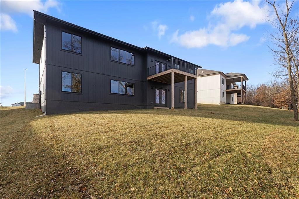 202 E Maple Street — photo 39