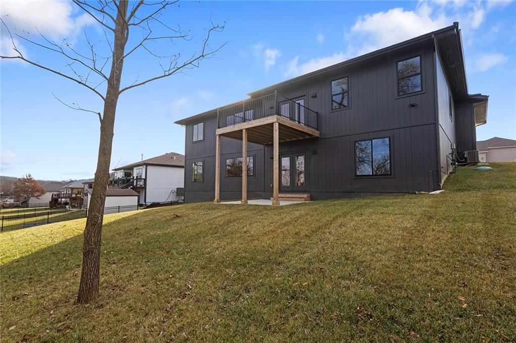 202 E Maple Street — photo 40
