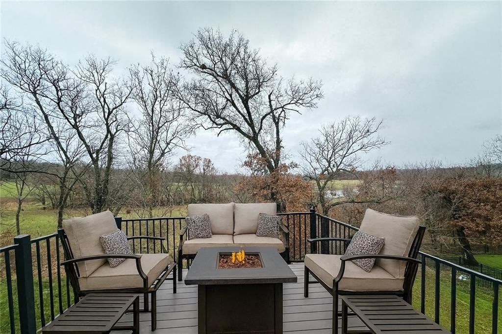 202 E Maple Street — photo 41