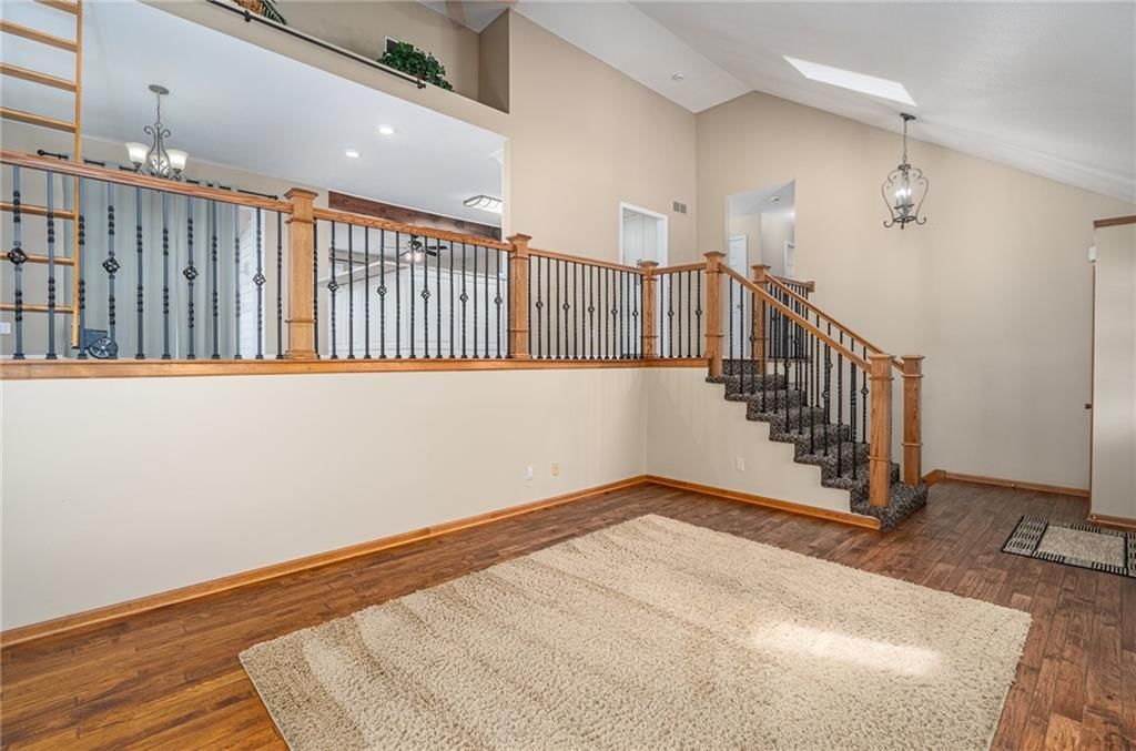 608 E 6th Street — photo 11