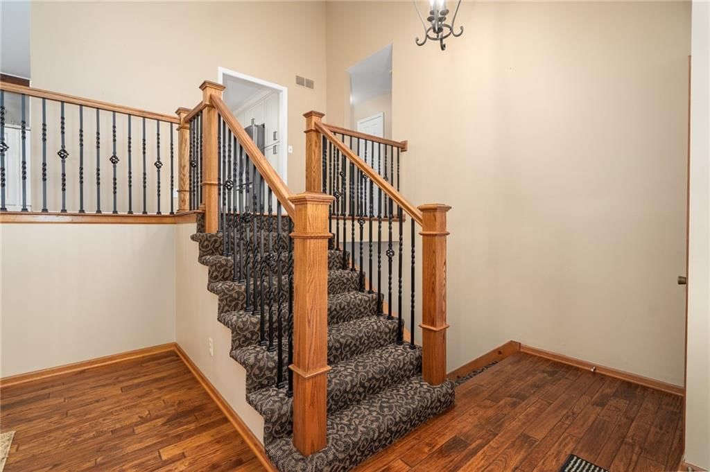 608 E 6th Street — photo 13