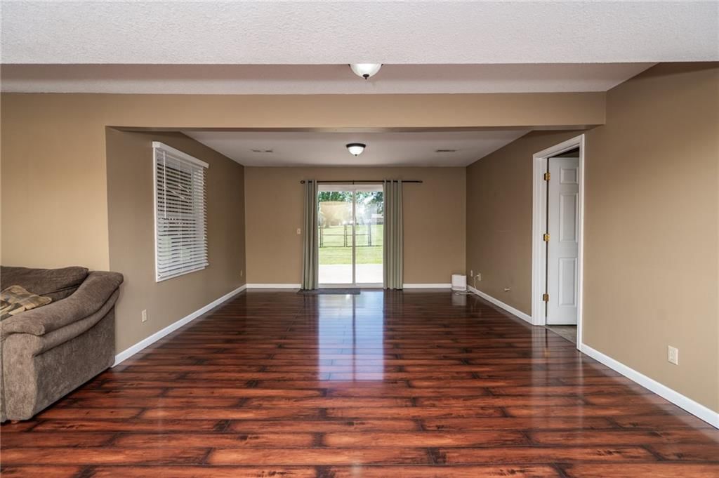 608 E 6th Street — photo 39