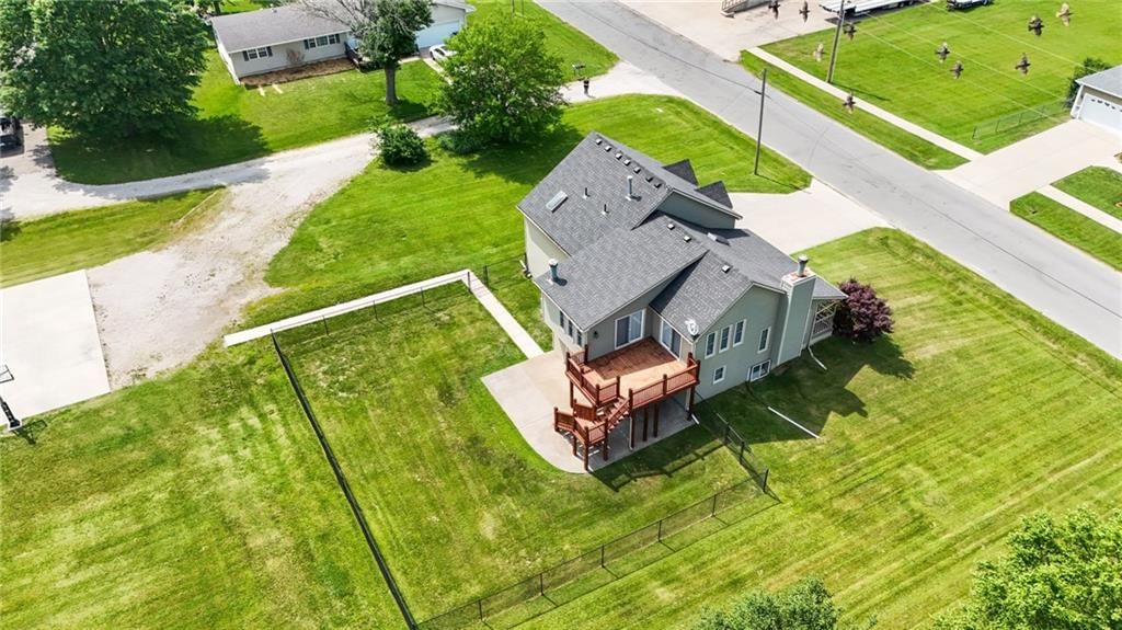 608 E 6th Street — photo 46