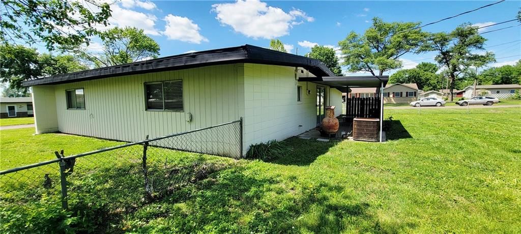 1015 N Walnut Street — photo 37