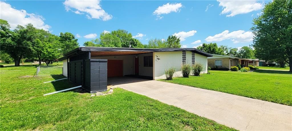 1015 N Walnut Street — photo 40