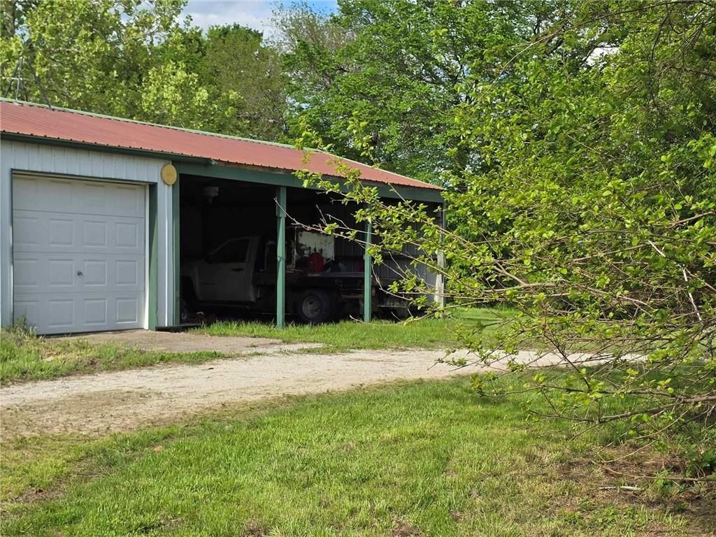 Photo 2 of 58 - 301 SE 611 Road