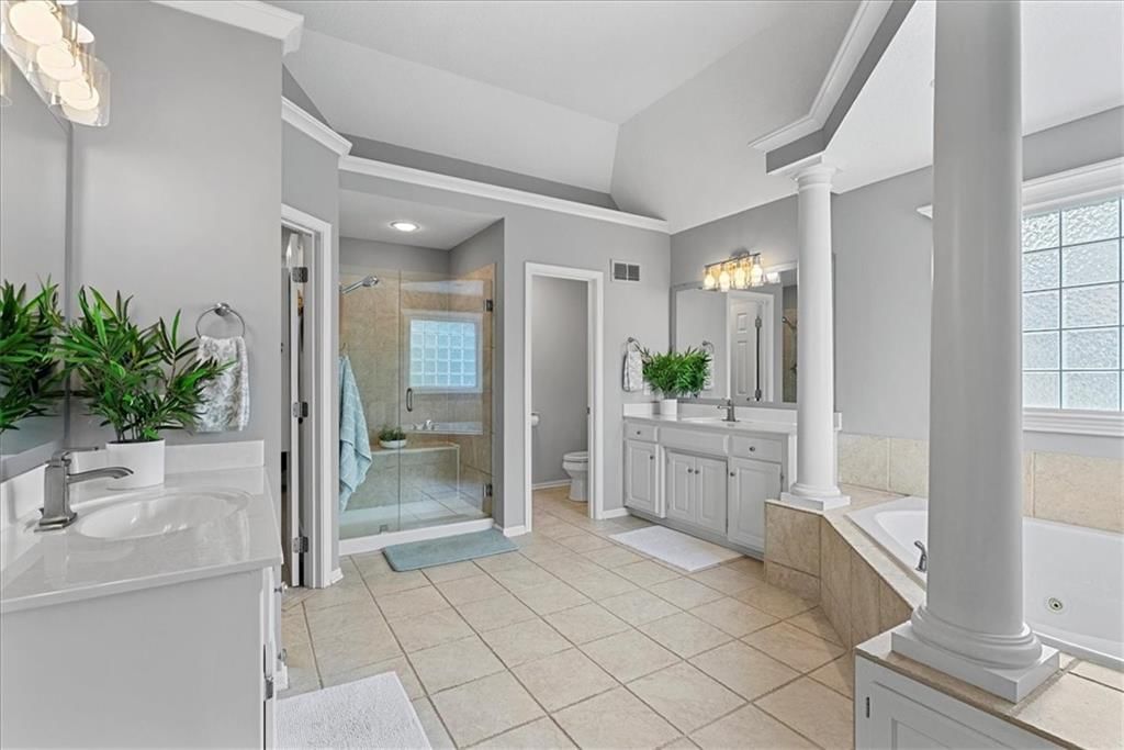 Photo 23 of 53 - 19600 W 98TH Street