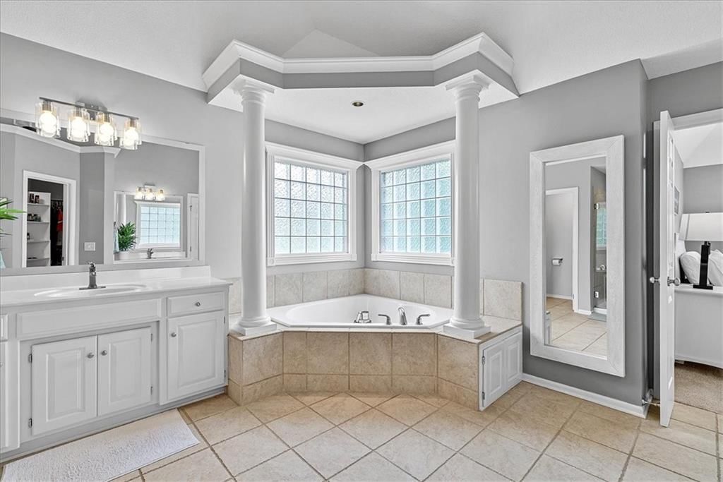 Photo 24 of 53 - 19600 W 98TH Street