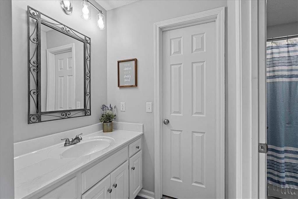 Photo 31 of 53 - 19600 W 98TH Street