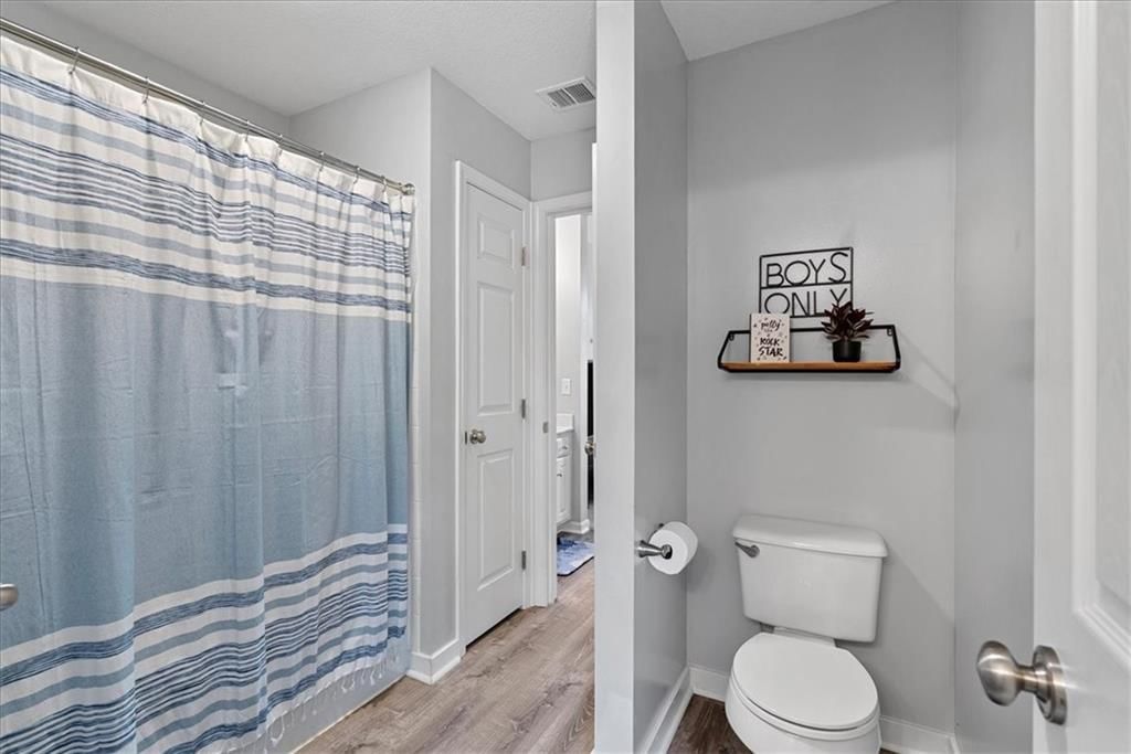 Photo 32 of 53 - 19600 W 98TH Street