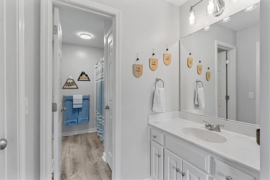 Photo 33 of 53 - 19600 W 98TH Street