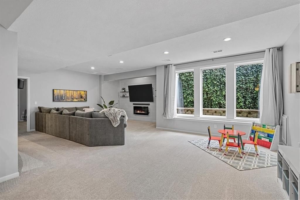 Photo 40 of 53 - 19600 W 98TH Street