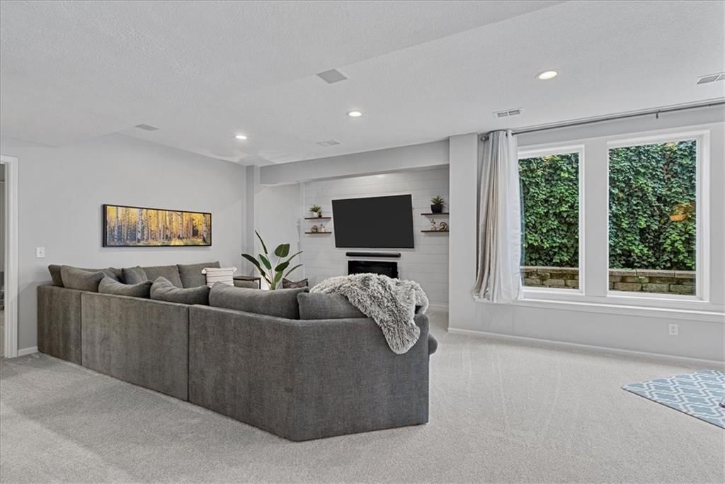 Photo 43 of 53 - 19600 W 98TH Street