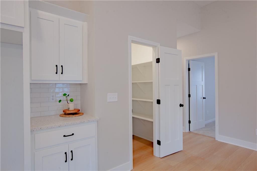 606 E 3rd Street — photo 5