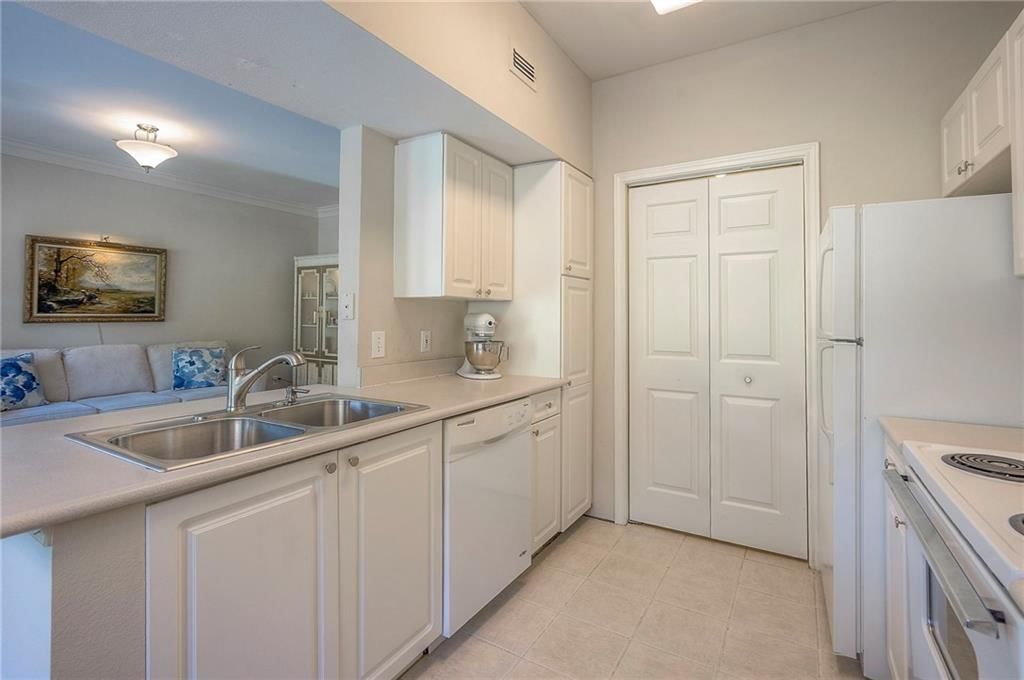 11622 Tomahawk Creek Parkway — photo 9