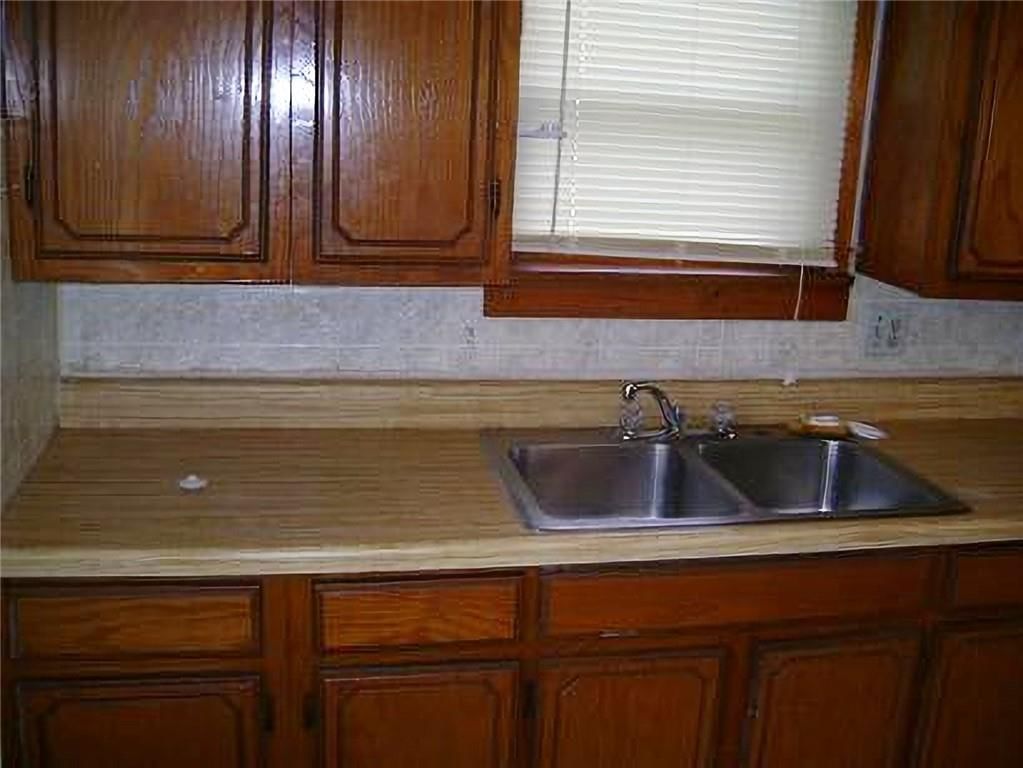 302 E Rose Street — photo 7